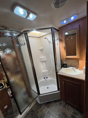 Towels, soap, shampoo, toilet paper - Cozy 2-bedroom RV with WiFi, AC in charming Gatlinburg (Gatlinburg)