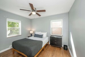 5 bedrooms, iron/ironing board, WiFi, bed sheets