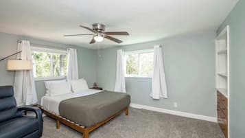 5 bedrooms, iron/ironing board, WiFi, bed sheets