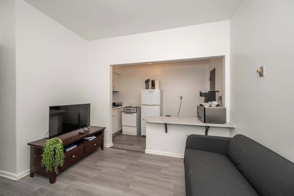 テレビ、書斎 / ワークスペース