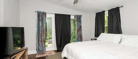 4 bedrooms, desk, iron/ironing board, WiFi