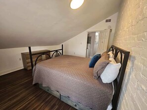 2 quartos, ferros/tábuas de passar roupa, Wi-Fi, roupa de cama
