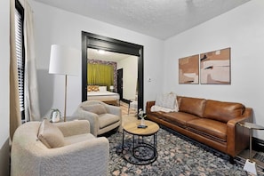 8 chambres, bureau, Wi-Fi, draps fournis