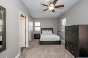 4 bedrooms, desk, iron/ironing board, travel crib