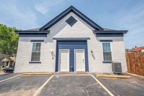Exterior - *New Listing* Covington Charm Suites (Covington)