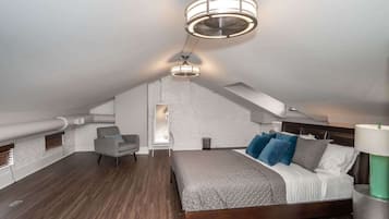 5 bedrooms, iron/ironing board, WiFi, bed sheets