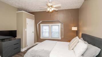 5 Schlafzimmer, Schreibtisch, WLAN, Bettwäsche