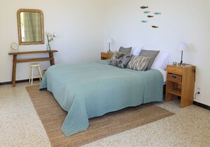 3 bedrooms, iron/ironing board, travel cot, free WiFi