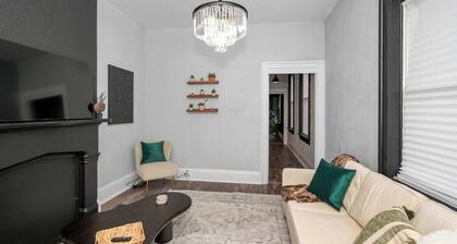 Stylish, Modern Gem in the HIlls