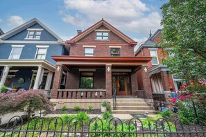 Exterior - Doctor’s Retreat w/ Hot Tub (Dayton)