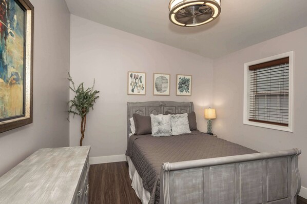 1 chambre, fer et planche à repasser, Wi-Fi, draps fournis