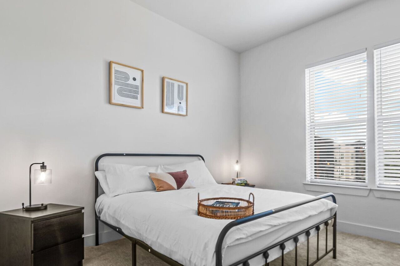 1 bedroom, desk, iron/ironing board, WiFi