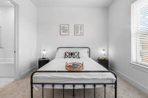 1 makuuhuone, työpöytä, silitysrauta/-lauta, Wi-Fi