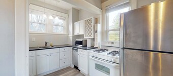 The Vista View Villa 2 – Charming Retreat for 4!