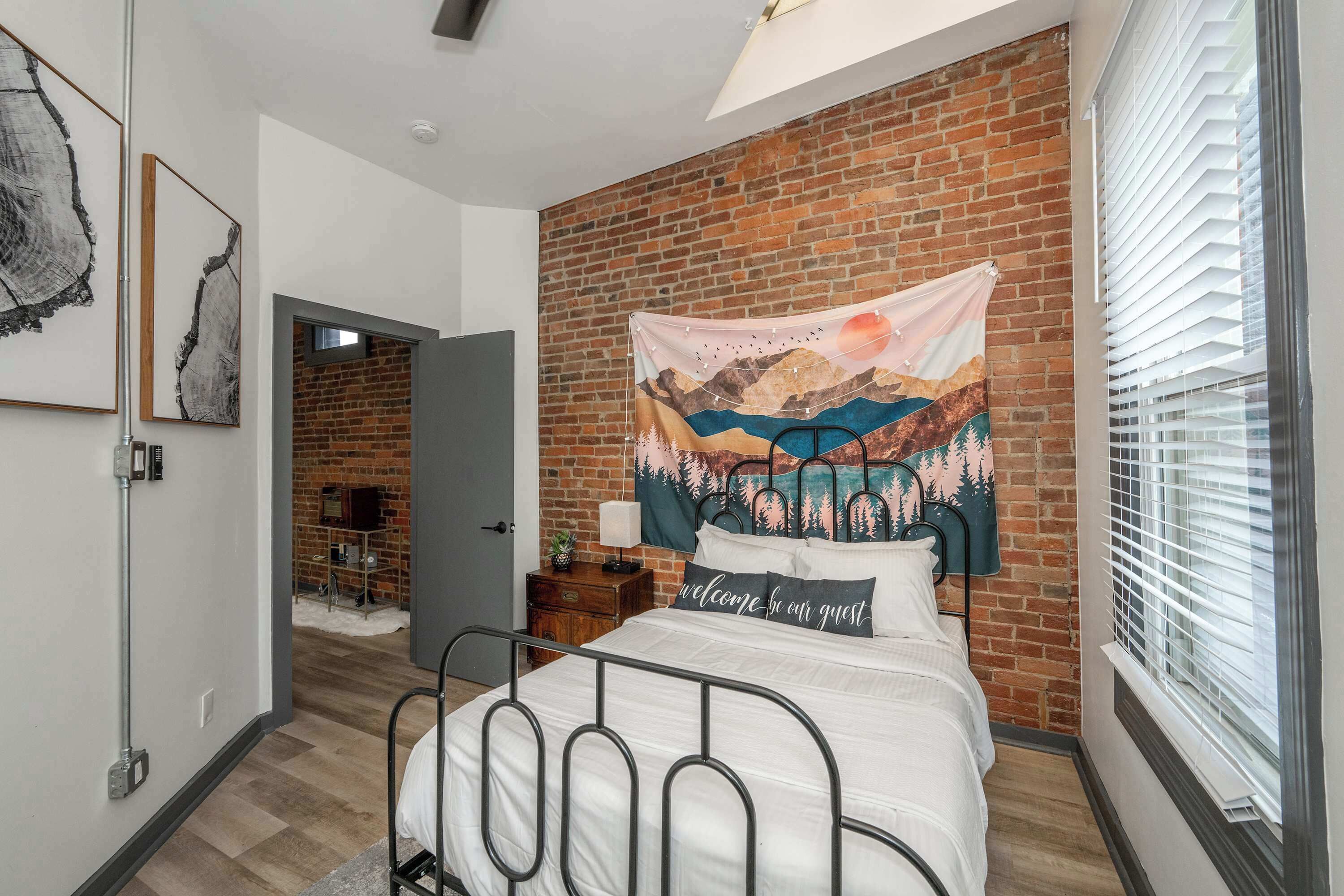 3 quartos, escrivaninha, Wi-Fi, roupa de cama
