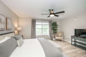 5 bedrooms, WiFi, bed sheets - Poolside Paradise Near the Ark (Walton)