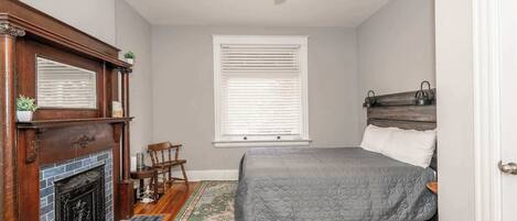 2 dormitoris, planxa i posts de planxar, wifi i roba de llit