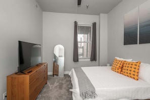 4 bedrooms, WiFi, bed sheets - The Heart of Madison Suites (Covington)