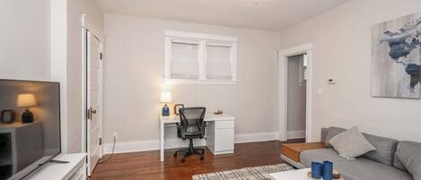 テレビ、書斎 / ワークスペース