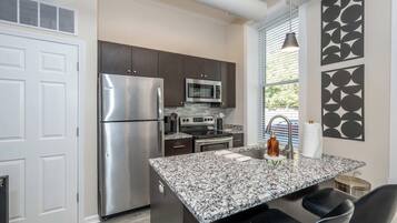 Coffee/tea maker, fridge, microwave, oven