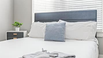 2 habitaciones, escritorio, tabla de planchar con plancha y wifi