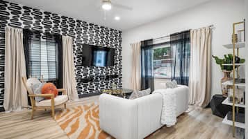 Televisión, libros, oficina