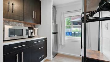 Frigorífic, microones, forn i placa de cuina