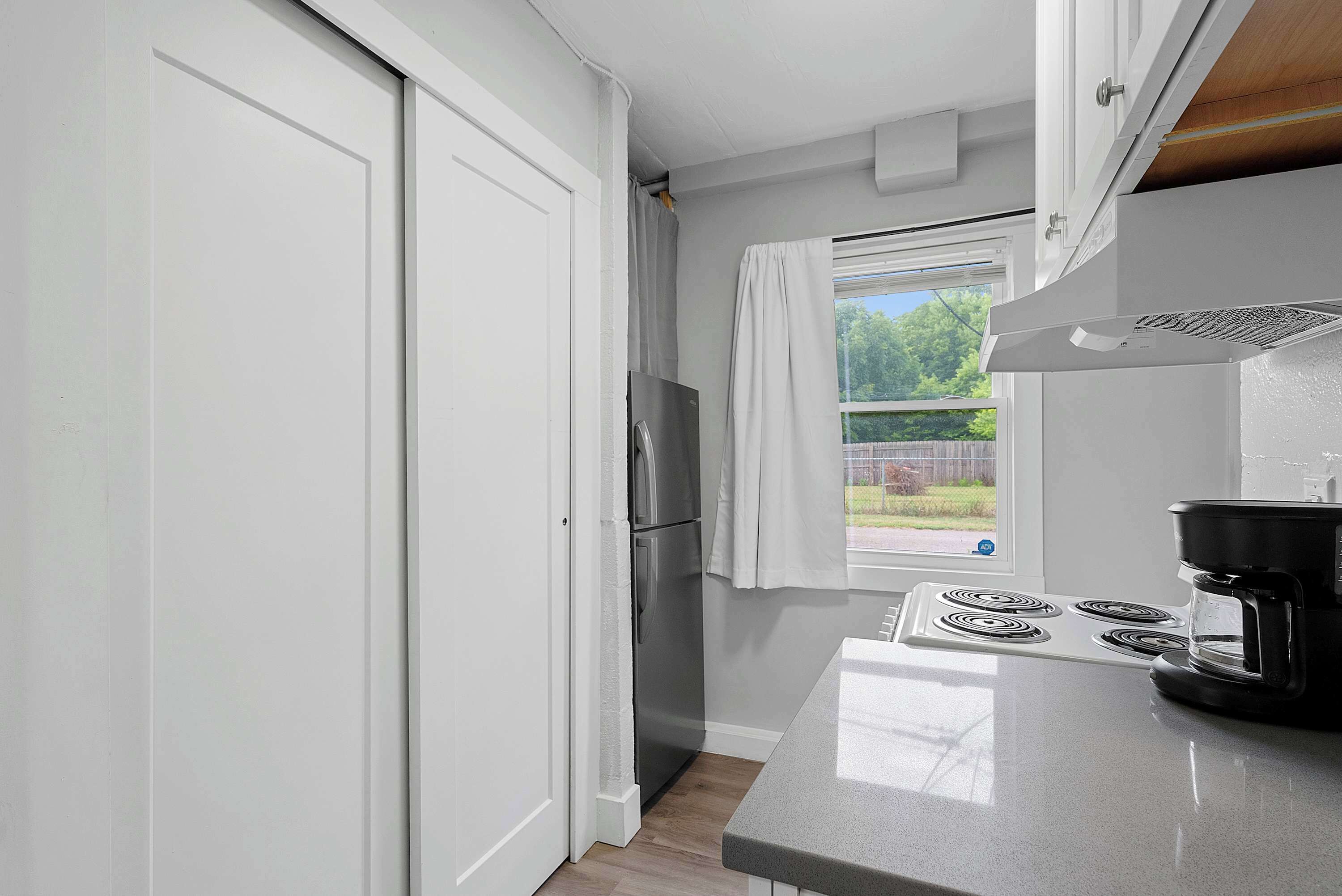 雪櫃、微波爐、焗爐、爐具