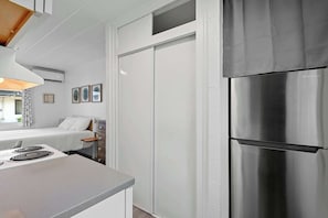 Interior - Chic City Retreat 93H (Columbus)