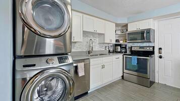 Refrigerador, microondas, horno, placa de cocina