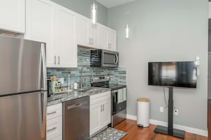Refrigerador, microondas, horno, placa de cocina
