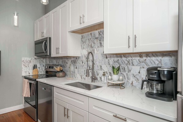 Fridge, microwave, oven, stovetop