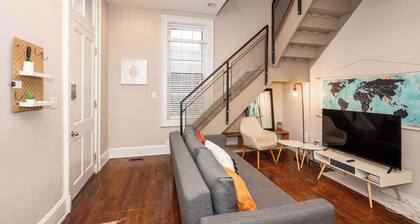 Loft Life Pendleton 2 – Chic Downtown Condo for 4!