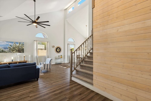 5BDR with Pool & Scenic Golf Views!