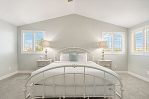 Drift into peaceful slumber on indulgent bedding - 5BDR with Pool & Scenic Golf Views! (Mesa)
