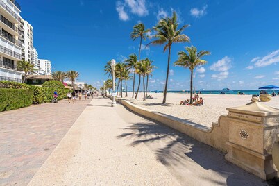 BEACHFRONT CONDO WITH ROOFTOP POOL