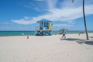 A lifeguard tower on a beach with clear skies. - BEACHFRONT CONDO WITH ROOFTOP POOL (Hollywood)