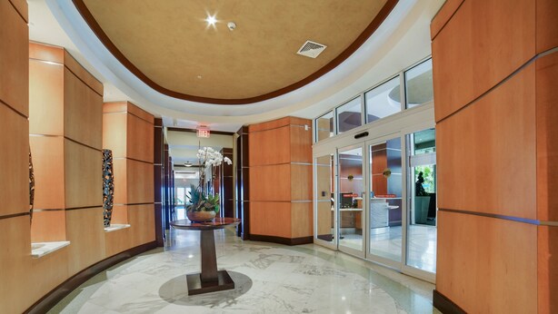 Lobby - Balcony on the Ocean – 4 people (Sunny Isles)