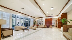 Lobby - Balcony on the Ocean – 4 people (Sunny Isles)