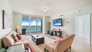 TV - Balcony on the Ocean – 4 people (Sunny Isles)
