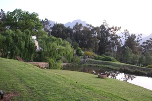 Deluxe Kır Evi, Göl Manzaralı | Teras/veranda