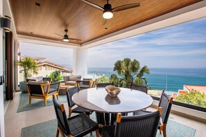 屋外ダイニングエリア