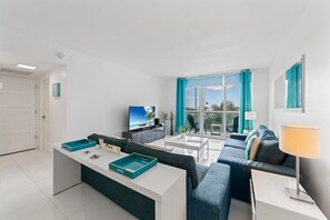 TV - Ocean Wind – Luxury Beachfront Condo, Pool & Gym (Hollywood)