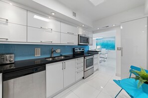 Coffee/tea maker, fridge, microwave, oven