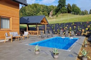 Pool - Holiday Home Wiśniowa with Pool and Mountains (Iwierzyce)
