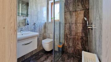 Shower, towels