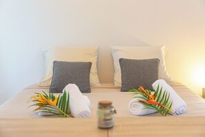 3 Schlafzimmer, Schreibtisch, Bügeleisen/Bügelbrett, Reisekinderbett