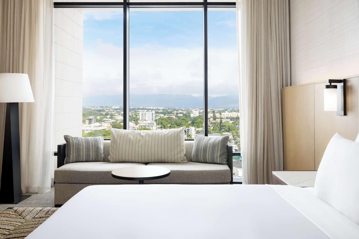 ห้องพัก, เตียงคิงไซส์ 1 เตียง, วิวภูเขา | บริเวณนั่งเล่น | สมาร์ททีวี 55 นิ้ว พร้อมช่องเคเบิล, Netflix, Hulu