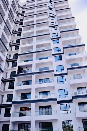 Exterior - spacious 3 bedroom in kilimani gym&pool (Nairobi)