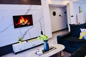 Living area - spacious 3 bedroom in kilimani gym&pool (Nairobi)